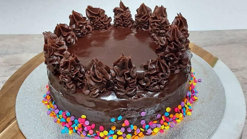 Eggless Chocolate Cake/Chocolate Ganache/ Moist Chocolate Cake